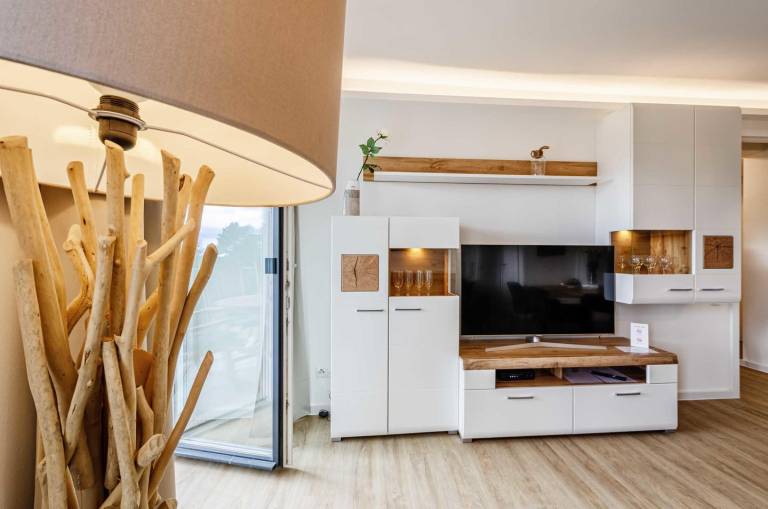 FeWo Se(e)hnsucht: 63 m² Ferienwohnung mit Balkon, Boxspringbett & E-Ladestation — photo 5