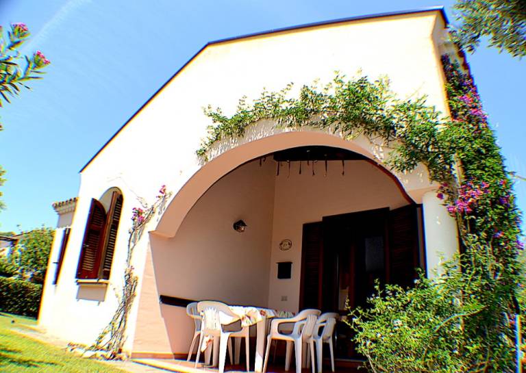Family-oriented charming rental apartment with garden & terrace | Garden view | Pets allowed — photo 2