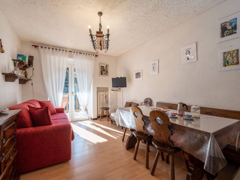 Rental apartment with yard — photo 4