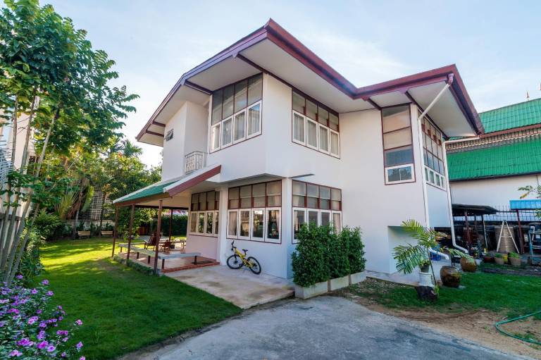 Vacation home with yard & BBQ | Near Wat Chedi Luang in Chiang Mai