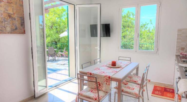 Charming house with barbecue, yard & pool | Next to the beach | Pets are welcome — photo 4