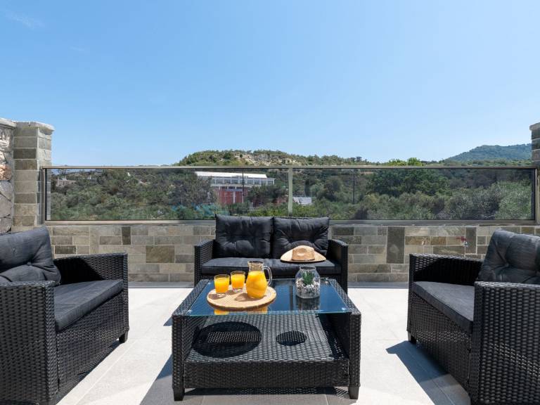 House with BBQ, garden & private pool — photo 2