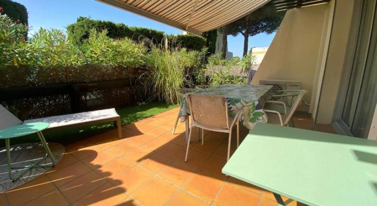 Apartment with patio, private pool & garden — photo 2