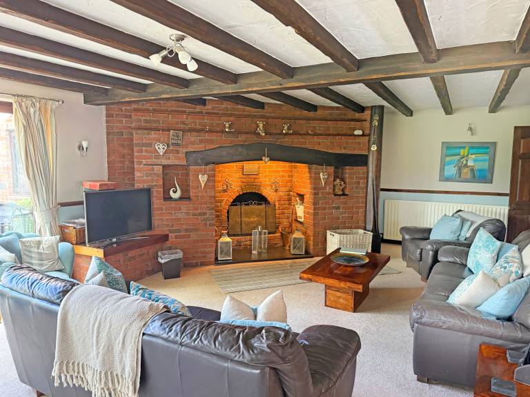Cottage with yard, hot tub & grill | River view — photo 3