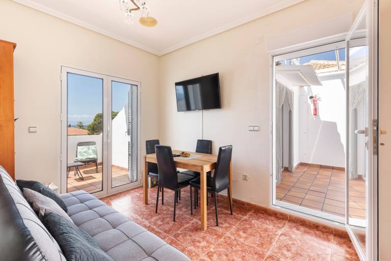 Fully equipped holiday apartment with pool, barbecue & patio | Sea view | Close to the beach | Perfect for remote work | Pet-friendly — photo 4