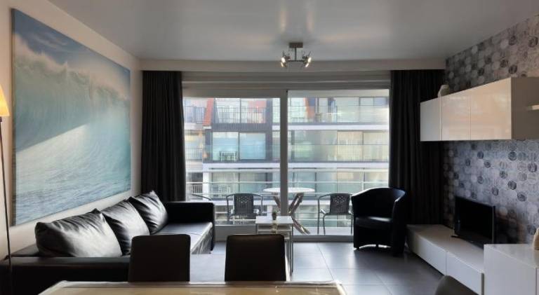 Rental apartment with patio — photo 2