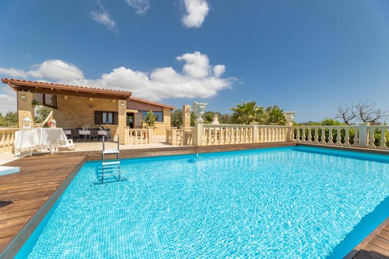 Fully equipped wonderful house with patio, garden & pool | Pet-friendly — photo 2
