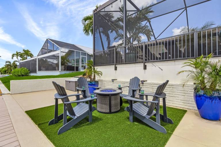 Family-friendly big house with barbecue & private pool | Water view | Pets allowed — photo 4