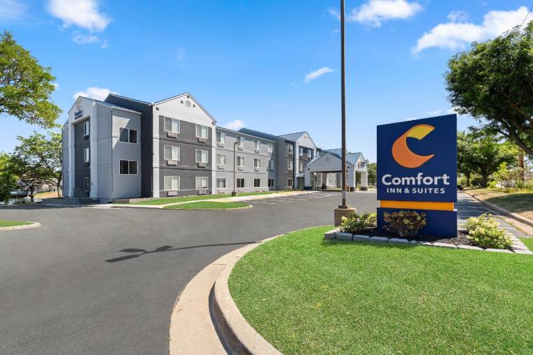 Comfort Inn & Suites Olathe - Kansas City in Olathe, KS