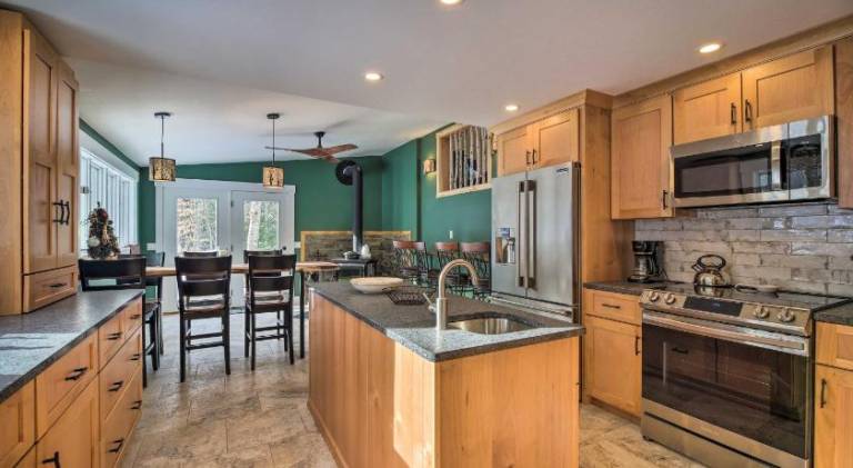 Cozy Home with Sauna Mins to Stowe Mountain Resort — photo 4
