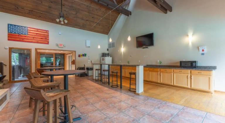 Beautiful vacation home with hot tub & pool | Perfect for remote work | Dogs allowed — photo 5