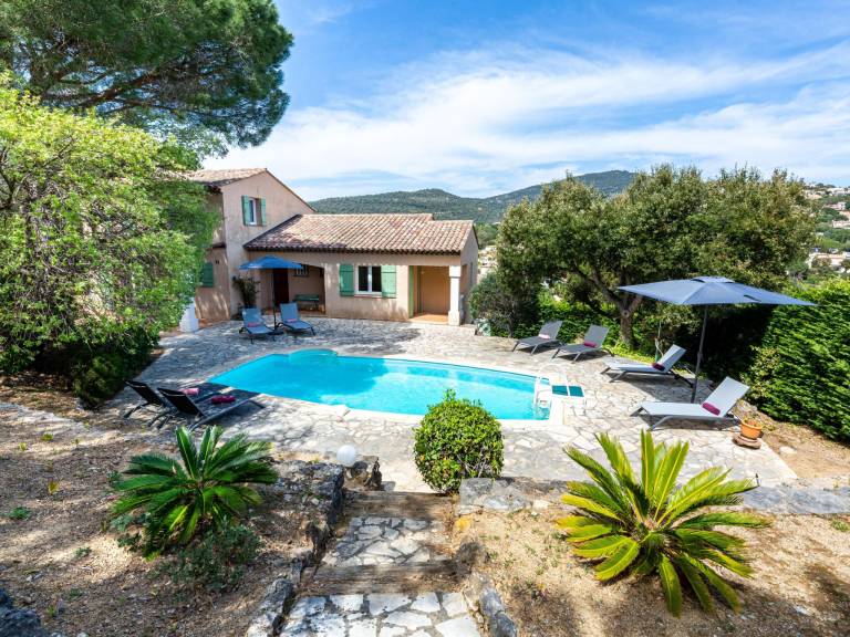 Fully equipped spacious house with garden, terrace & private pool | Nature view | Dogs allowed in Sainte-Maxime