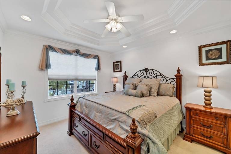 Condo with pool | Water view — photo 5