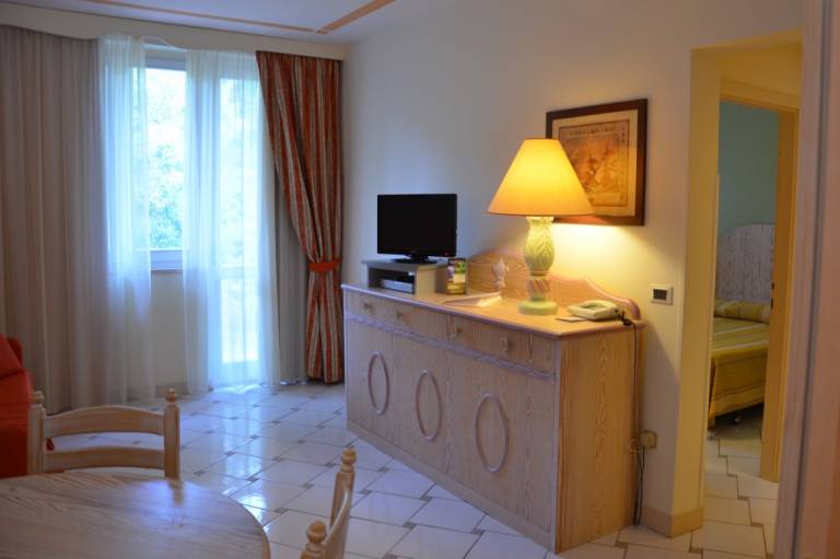 Apartment with private pool — photo 4
