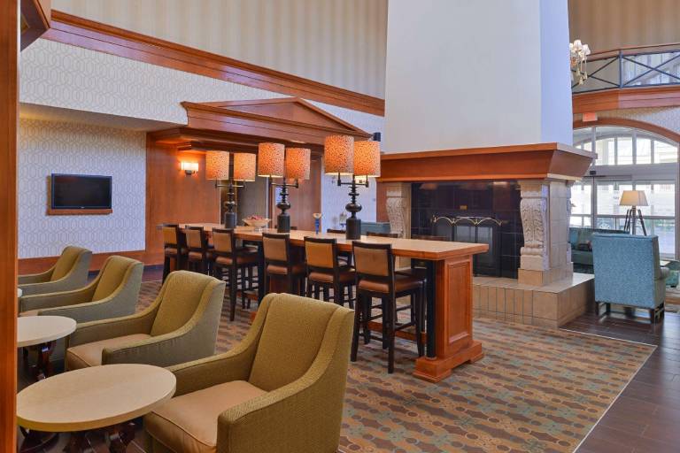 Hampton Inn & Suites by Hilton Calgary-University Northwest — photo 4