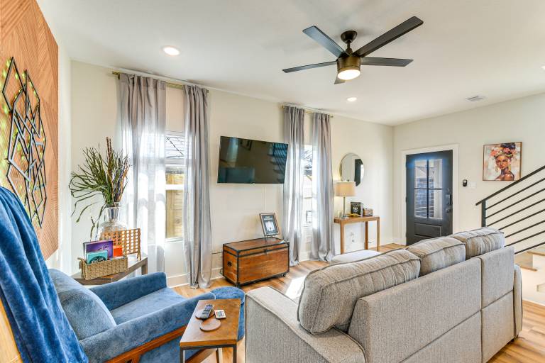 Explore Houston! Pet-Friendly Home Near Downtown in Houston, TX