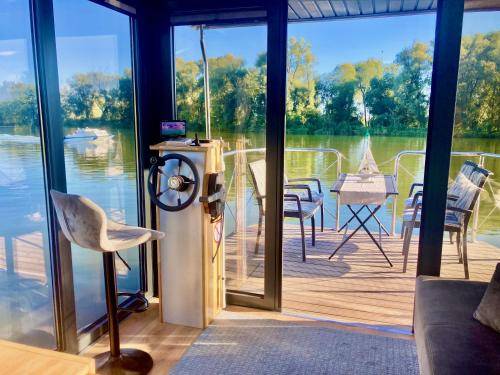 30 m² Hausboot