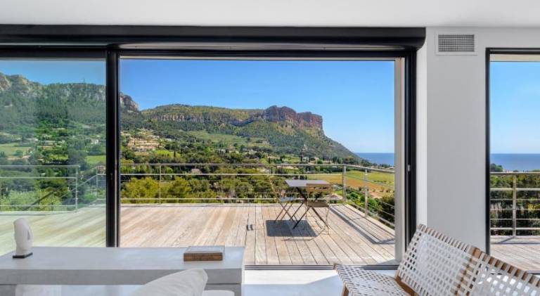 Villa with terrace, private pool & yard | Perfect for remote work — photo 4
