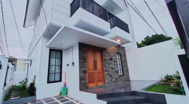 250 m&sup2; Villa