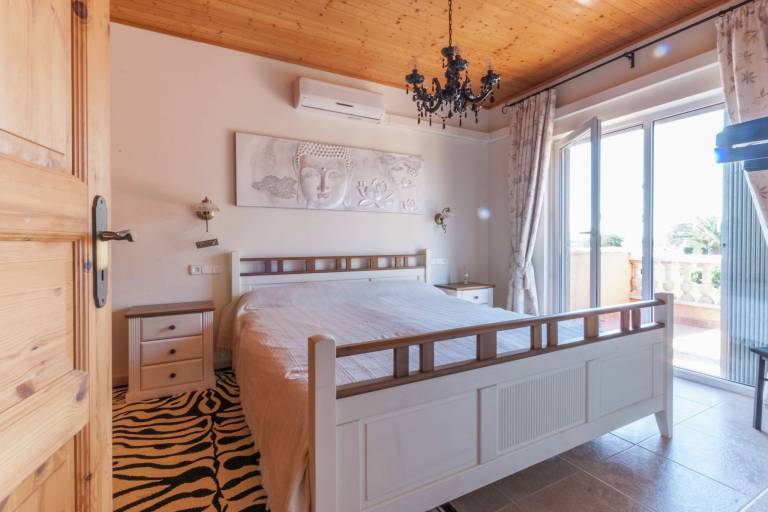 Fully equipped vacation home with jacuzzi, private pool & yard | Pet-friendly — photo 3