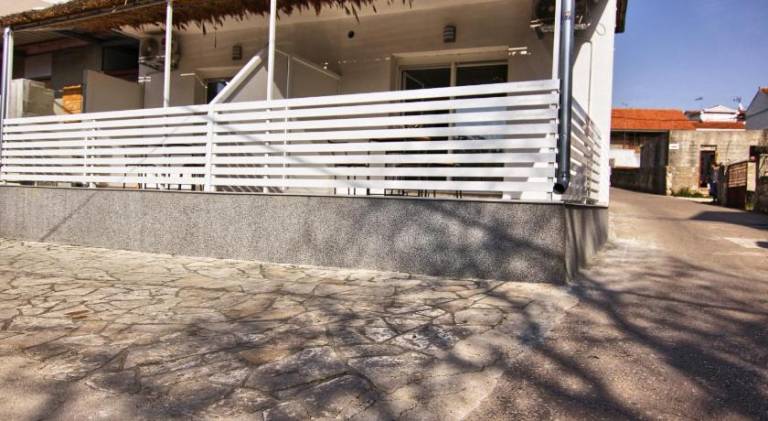 Rental apartment with patio — photo 5