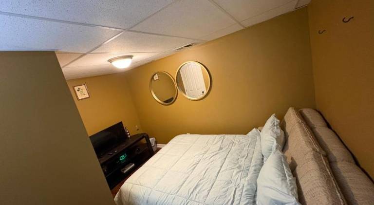HillzBNB Guest Room — photo 4
