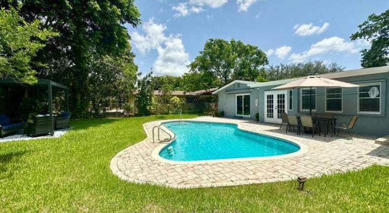 House with pool | Pets allowed — photo 5