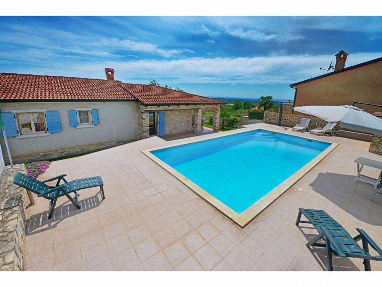 Villa with private pool, barbeque & patio — photo 4