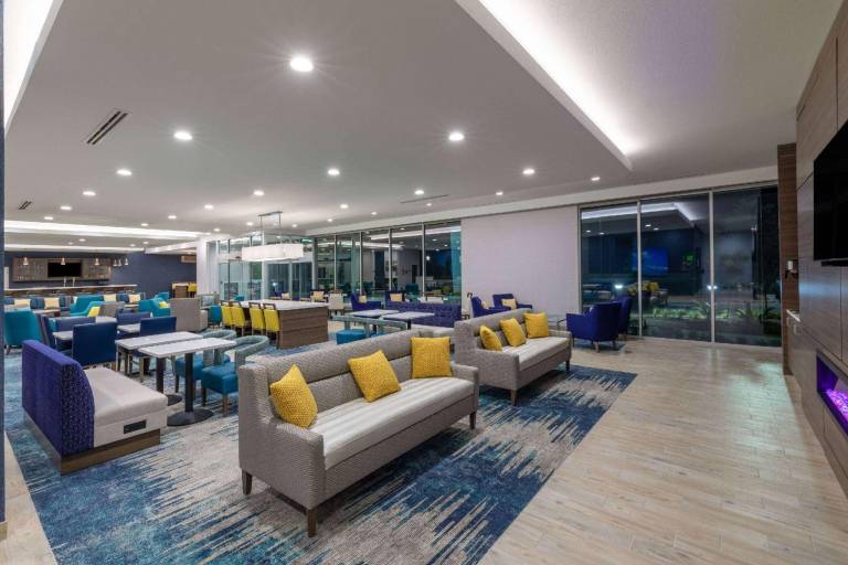 La Quinta Inn & Suites by Wyndham Round Rock near Kalahari — photo 3