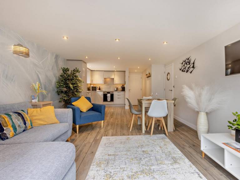 Fully equipped rental apartment with hot tub & yard | Pets are welcome — photo 3