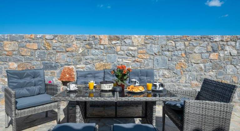 Villa with hot tub, yard & patio | Beach nearby | Good for workation | Dogs allowed — photo 2