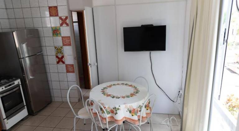 Rental apartment with patio, yard & barbeque — photo 5