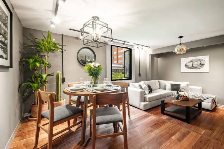 Newly Renovated 2Bdrm with Private Rooftop Terrace — photo 2