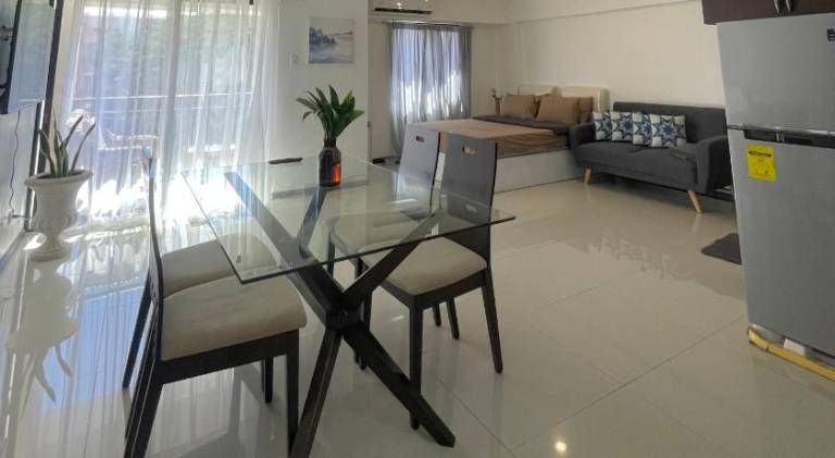 Serviced apartment with garden, terrace & pool — photo 3