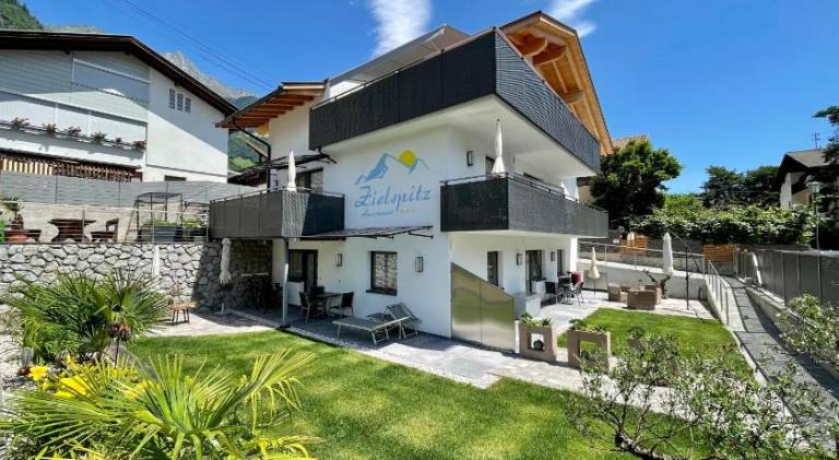 Rental apartment with terrace, garden & grill in Parcines
