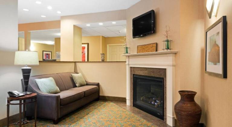 Baymont by Wyndham Denver International Airport — photo 4