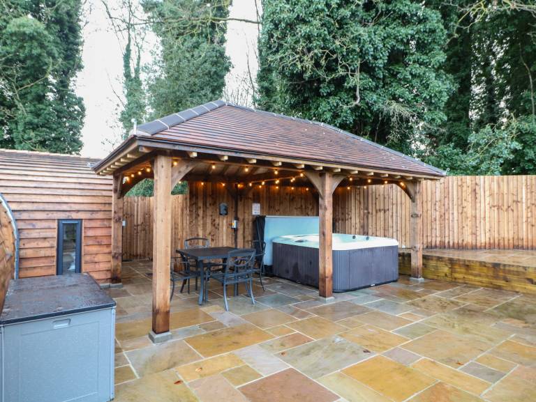 Cottage with garden & jacuzzi — photo 3