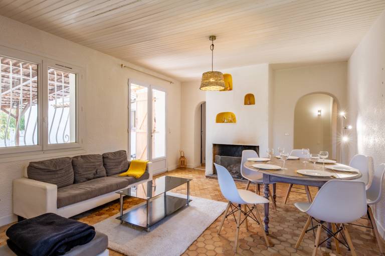 Family-oriented holiday apartment with terrace, pool & yard | Pets allowed — photo 2