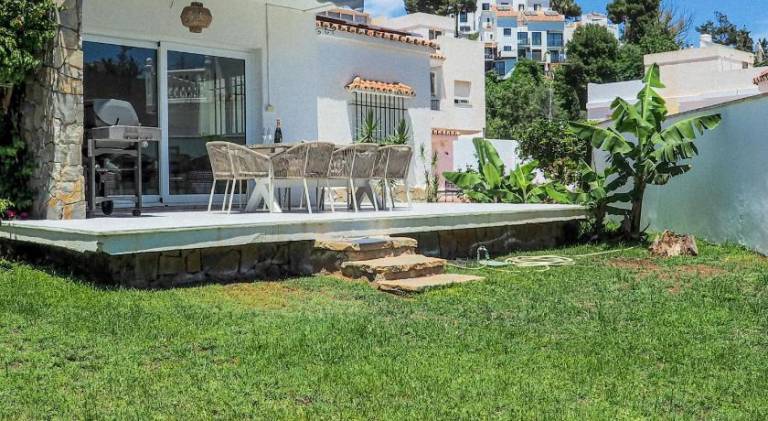 Villa with pool — photo 4