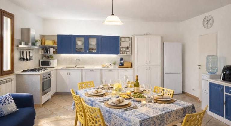 Villa with yard, barbecue & private pool | Pets allowed — photo 4