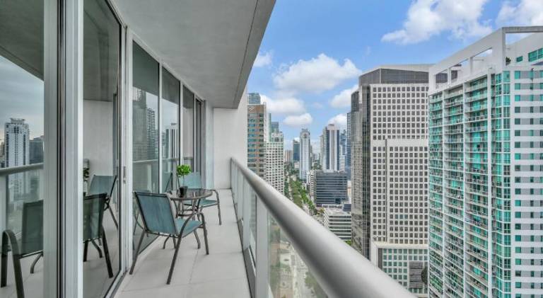 Holiday apartment with hot tub & pool | Close to Bayfront Park — photo 4