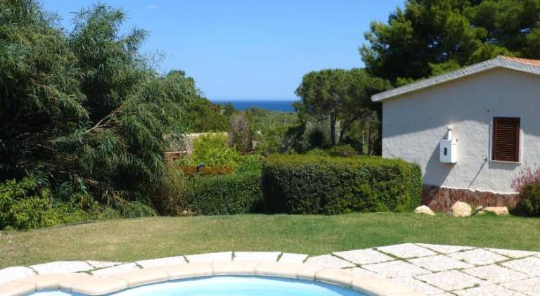 Vacation home with pool, garden & barbeque — photo 4