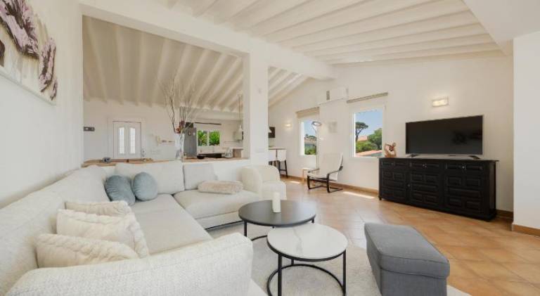 Beachfront with Private Terrace, Garden, BBQ, and Garage in Marbella — photo 2