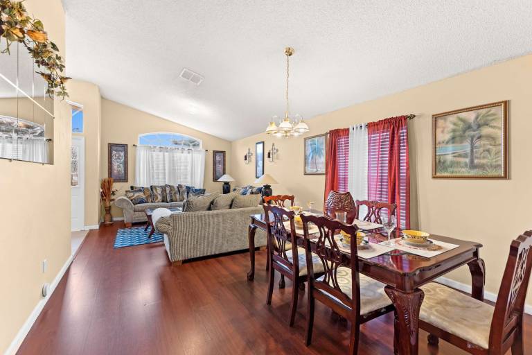 Family-oriented house with jacuzzi & garden | Pet-friendly — photo 3