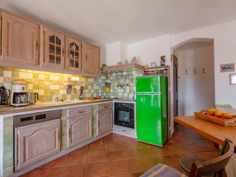 Fully equipped vacation home with private pool, barbecue & yard | Sea view | Dogs allowed — photo 5