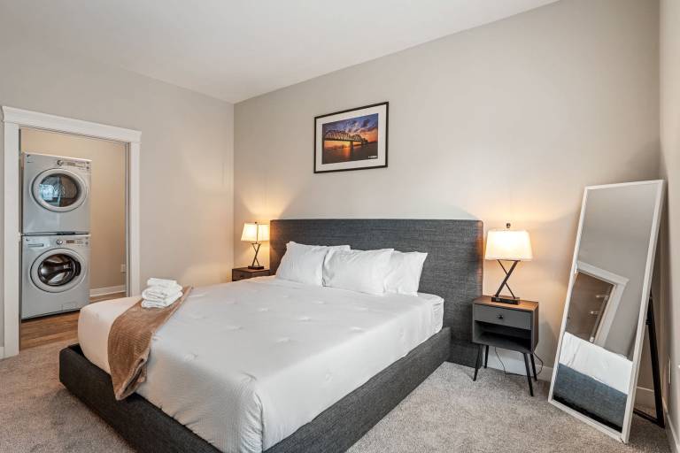 CozySuites Penrose 1BR 1BA on Mass w pool parking — photo 3
