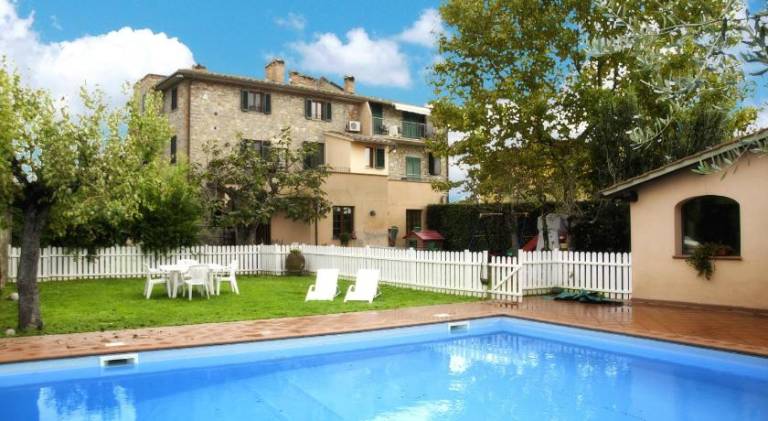 Rental apartment with private pool, patio & garden — photo 5