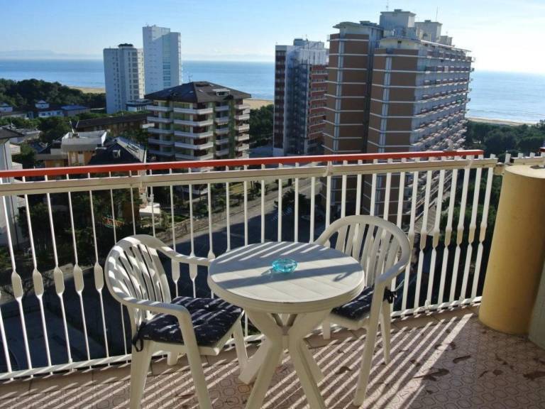 Holiday apartment with patio, pool & garden — photo 2