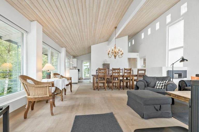 House with BBQ, patio & hot tub — photo 4