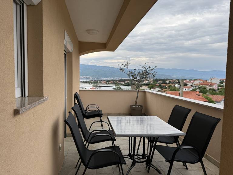Holiday apartment with garden & barbecue | Garden view in Crikvenica